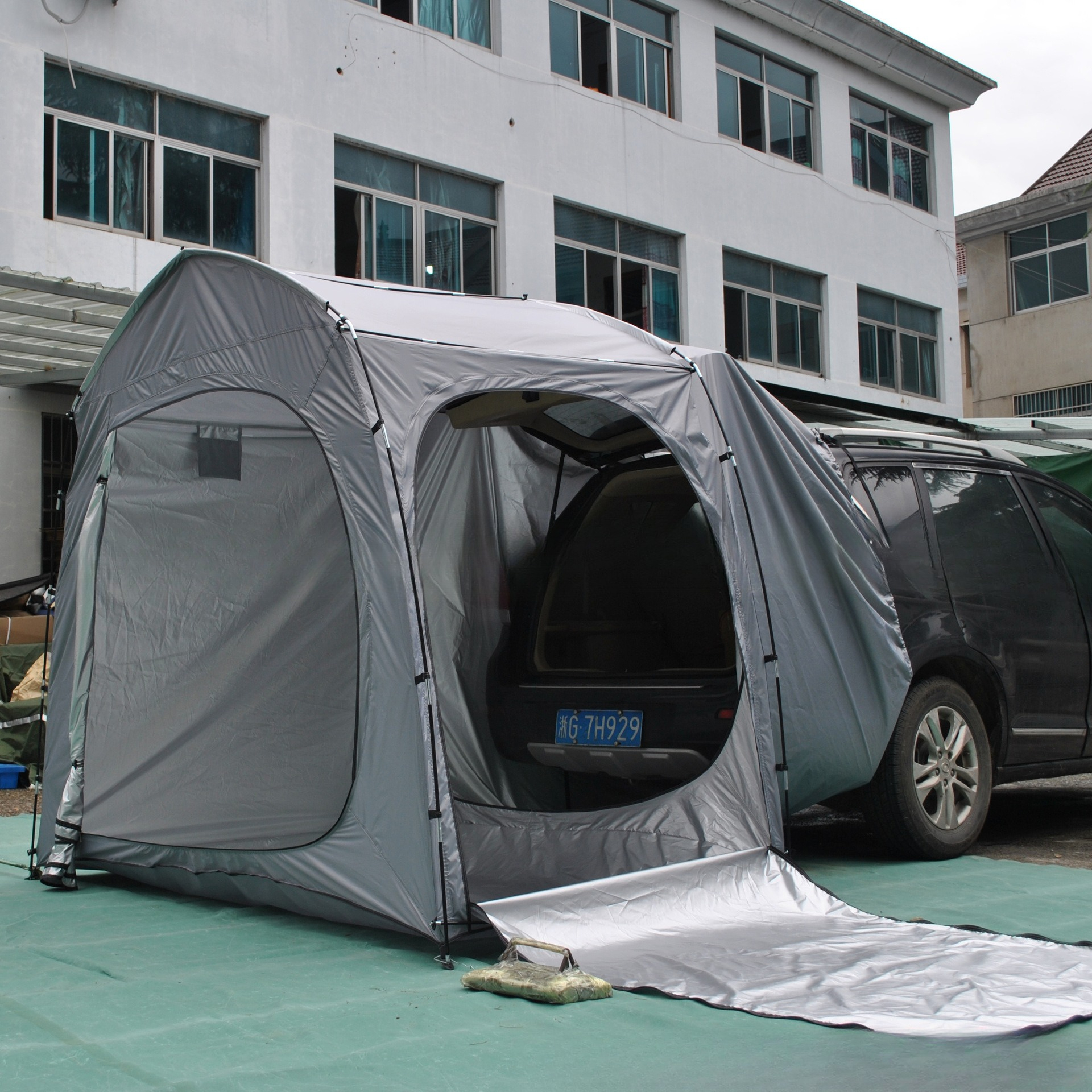Easy to store full-model rear  – обзор и цена Emergency Mylar Tent