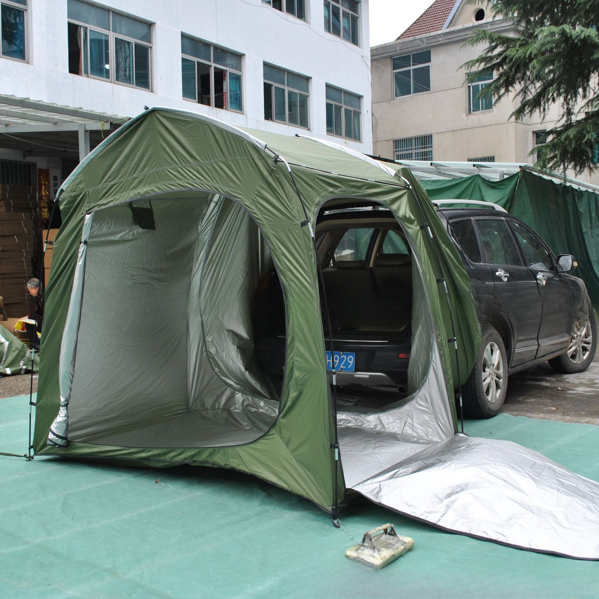 Easy to store full-model rear  – обзор и цена Emergency Mylar Tent
